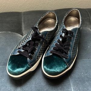 Johnston and Murphy Green Velvet Sneakers Sz 8.5